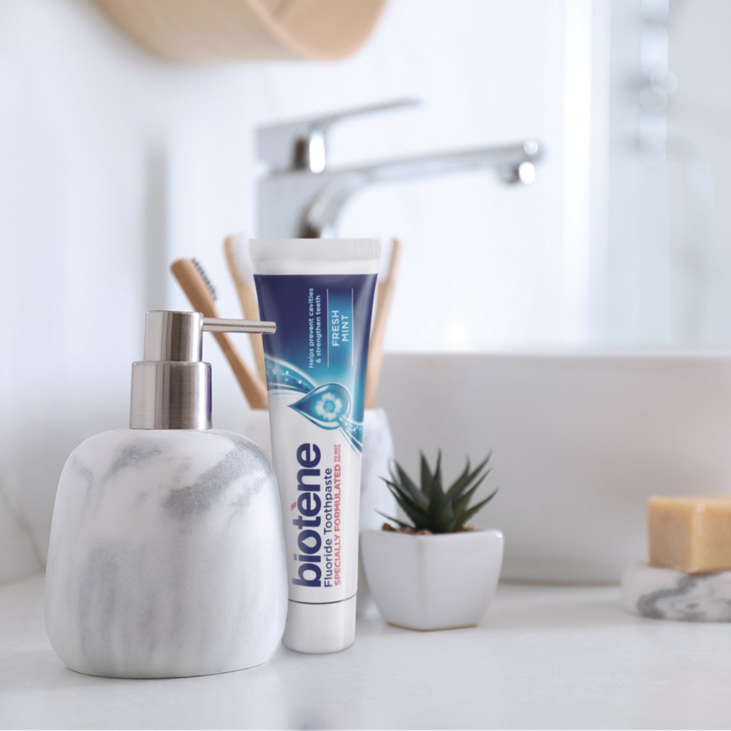 Biotene Fluoride Toothpaste for Dry Mouth Symptoms and Bad Breath, Fresh Mint