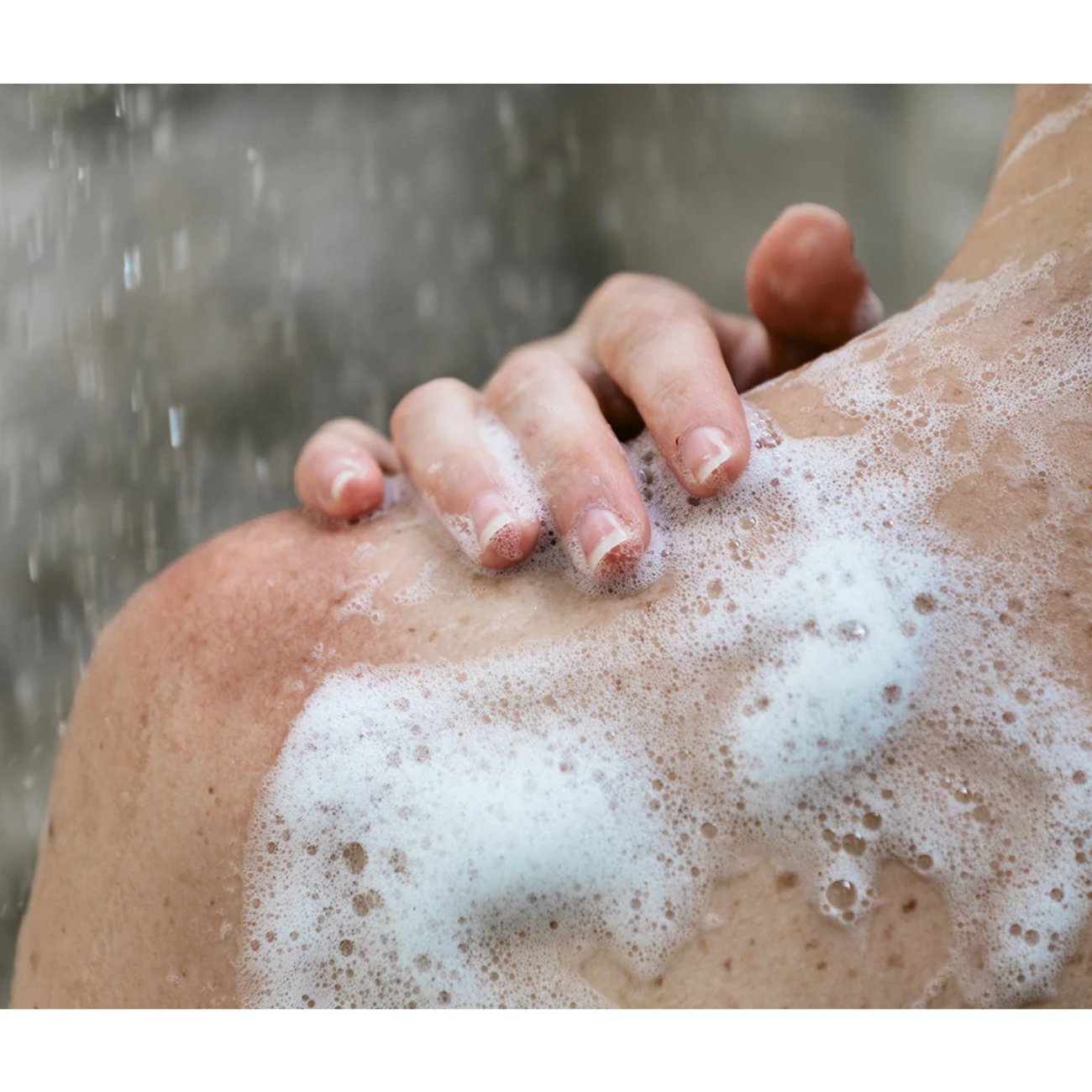 On Tap Grooming Energizing 4-in-1 Shower Gel - Dark Roast & Smokey Cedarwood